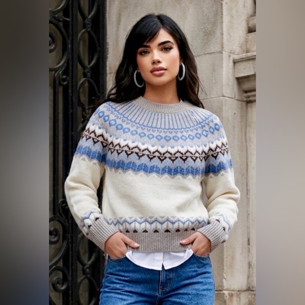 Women's Fair Isle Crew Neck Blue and White Patterned Sweater in S